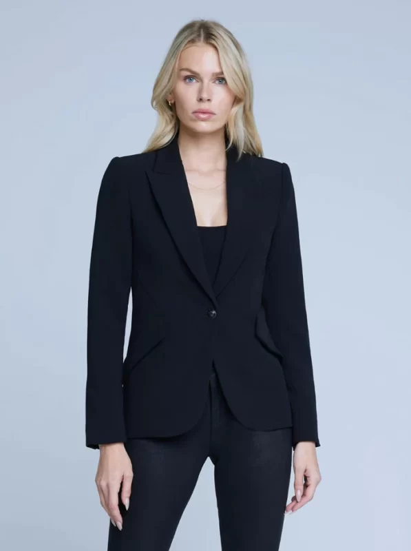 Kelly-Reilly-Yellowstone-Season-5-Beth-Dutton-Black-Blazer