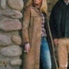 kelly-reilly-beth-dutton-leather-coat-yellowstone-outfits