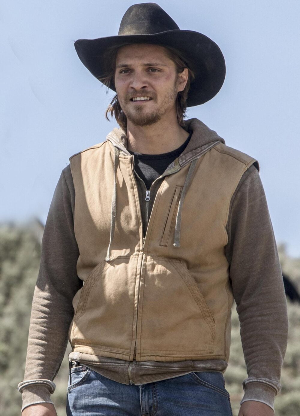 luke-grimes-kayce-dutton-vest-yellowstone-outfits